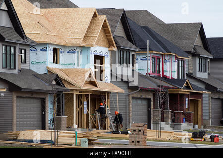 Recentemente costruito case a Kingston, Ont., su nov. 18, 2015. Foto Stock