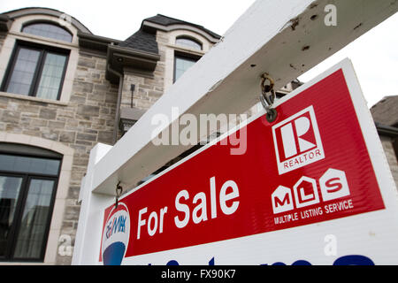 Recentemente costruito case a Kingston, Ont., su nov. 18, 2015. Foto Stock