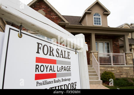 Recentemente costruito case a Kingston, Ont., su nov. 18, 2015. Foto Stock