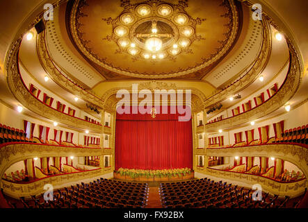 Ampio angolo di visione del teatro Guimera stadio con tenda abbassata, bancarelle e sede di casella Foto Stock