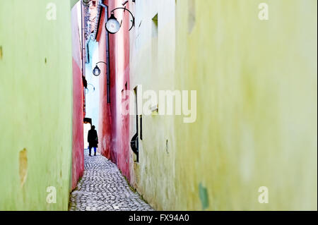 Famosa Strada di corda o stringa Street, la strada più stretta in Transilvania della Città di Brasov e una delle strade più stretto in Euro Foto Stock