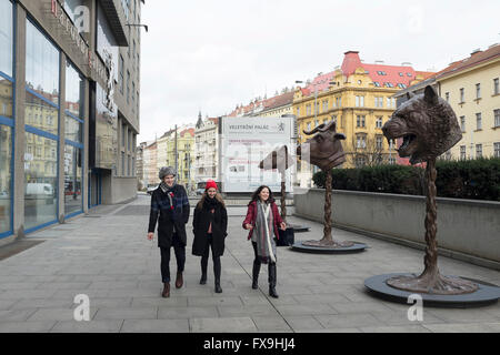 Cerchio di animali / Zodiac capi dal contemporaneo artista cinese Ai Weiwei a Praga Foto Stock