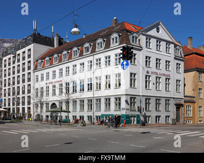 Hotel Danmark nel centro di Copenhagen, Danimarca, all'angolo di Vester Voldgade e Stormgade vicino alla piazza del Municipio. Foto Stock