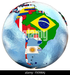Mappa politica del Sud America con ciascun paese rappresentato dalla sua bandiera nazionale. Isolato su sfondo bianco. Foto Stock