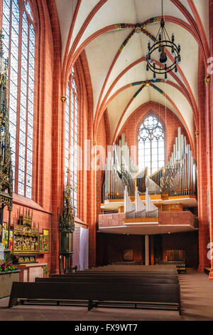 FRANKFURT AM MAIN, Germania - 29 Aprile 2012: Interno della vecchia chiesa di St Nicholas a Francoforte in Germania. Foto Stock