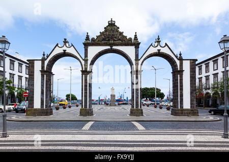 Portas da Cidade monumento, Ponta Delgada, Sao Miguel, portoghese per la regione autonoma delle Azzorre Foto Stock