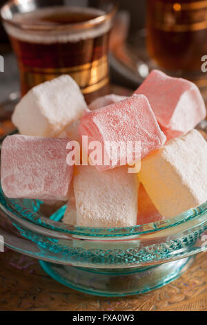 Rose e sapore di limone Turkish Delight o rahat lokum Medio Orientale dolciumi Foto Stock