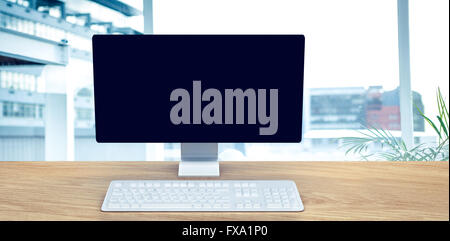 Immagine composita di un computer su una scrivania Foto Stock