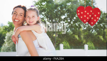 Immagine composita della madre e figlia la tenuta di ciascun altro Foto Stock