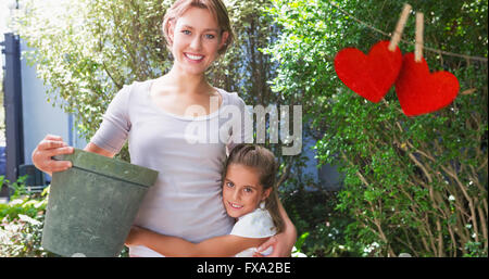 Immagine composita della madre e figlia la tenuta di ciascun altro Foto Stock