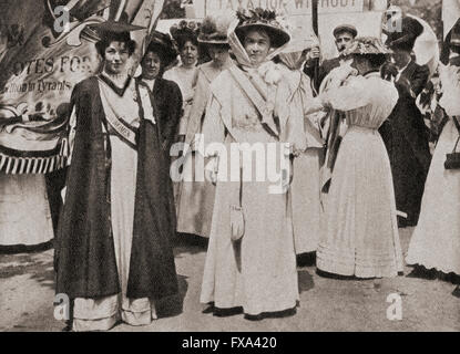 Signora Emmeline Pethick-Lawrence, 1867 - 1954, a sinistra. British attivista per i diritti delle donne. Emmeline Pankhurst , née Goulden, 1858 - 1928, destra. British attivista politico e leader del British movimento delle Suffragette. Foto Stock