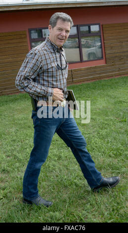 Elmdale, Kansas, USA, 2 settembre, 2015 Kansas governatore Sam Brownback parla a pietra focaia colline di credito al vertice:contrassegnare Reinstein Foto Stock