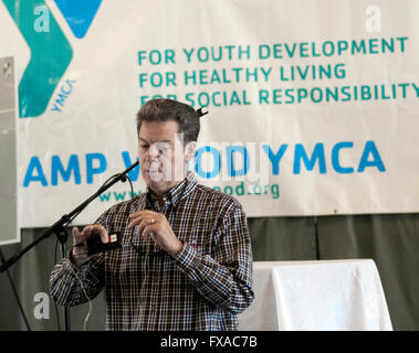 Elmdale, Kansas, USA, 2 settembre, 2015 Kansas governatore Sam Brownback parla a pietra focaia colline di credito al vertice:contrassegnare Reinstein Foto Stock