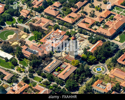 Campus Universitario presso la Stanford University con torre di Hoover, Palo Alto, California, Silicon Valley, California, Stati Uniti d'America Foto Stock