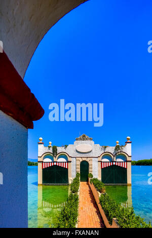 Capanno sul lago di Banyoles, lago di Banyoles, Banyoles, Cataluña, Catalogna, Spagna, Europa Foto Stock