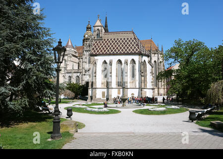 KOSICE, Slovacchia - 03 Maggio 2015: la piazza centrale con la Cattedrale di Santa Elisabetta nella città di Kosice, la Slovacchia. Foto Stock