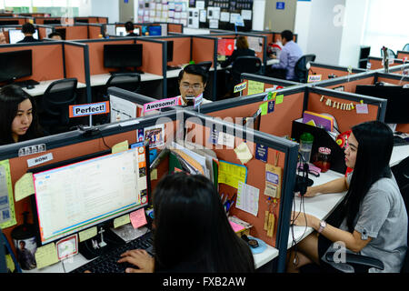 Filippine, Manila, Rockwell Centro Business, Pasig City, KPO Processo di conoscenza Outsorcing, callcenter von Global Learning lavora per australian clienti / PHILIPPINEN, Manila, KPO Processo di conoscenza Outsorcing, callcenter von Global Learning arbeitet fuer australische Kunden Foto Stock