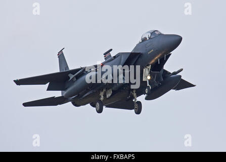 F-15E Eagle, 494th FS, 48th FW, USAFE in atterraggio a RAF Lakenheath Foto Stock