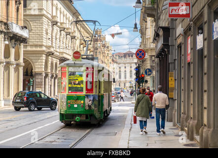 Il vecchio tram vintage a Torino, Piemonte, Italia Foto Stock