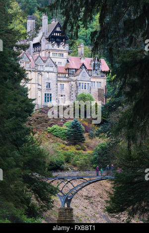 Cragside House è l'ex casa del Signore Armstrong con un bellissimo paesaggio. Foto Stock