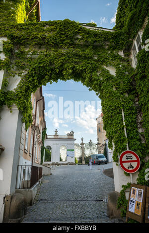 Ingresso al castello di Mikulov - ex Liechtenstein e successivamente Diestrichstein chateau sulla roccia in Mikulov, Repubblica Ceca Foto Stock