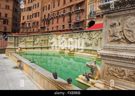 Siena, Piazza del campo Fonte Gaia, Piazza del Campo, Gaia Fontana, Sito Patrimonio Mondiale dell'UNESCO, Toscana, Italia, Europa Foto Stock