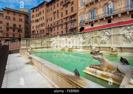 Siena, Piazza del campo Fonte Gaia, Piazza del Campo, Gaia Fontana, Sito Patrimonio Mondiale dell'UNESCO, Toscana, Italia, Europa Foto Stock