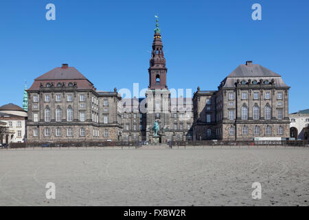 Palazzo Christiansborg - Il parlamento danese edifici di Copenhagen, Danimarca - casa del Folketinget, visto dal cortile Foto Stock