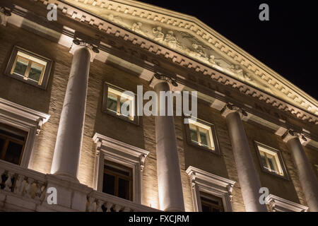 Teatro del Muse di notte nella città vecchia di Ancona, Marche, Italia Foto Stock