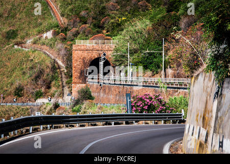 Galleria ferroviaria in Italia meridionale Foto Stock