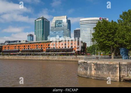 La Marina e Yacht Club nel quartiere lungomare di Puerto Madero Buenos Aires, Argentina, Sud America. Foto Stock