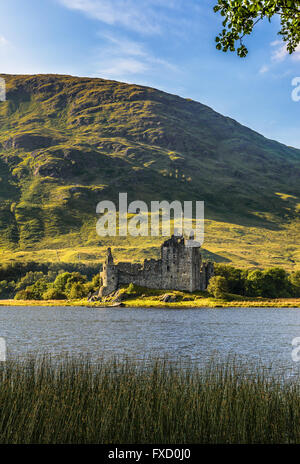 La rovina di Kilchurn Castle all'estremità nord-orientale del Loch Awe, in Argyll and Bute, Scozia Foto Stock