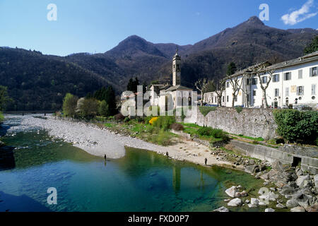 Italia, Piemonte, Varallo, fiume Sesia Foto Stock