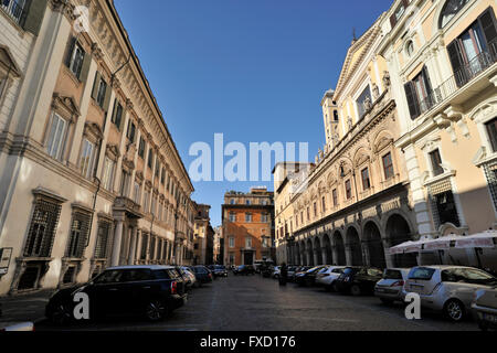 Italia, Roma, Piazza Santi Apostoli, Palazzo Odescalchi e basilica dei Santi dodici Apostoli Foto Stock