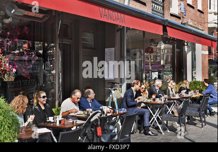 Il ristorante francese Brasserie Van Dam Cornelis Schuytstraat Oud Zuid olandese di Amsterdam Paesi Bassi Foto Stock