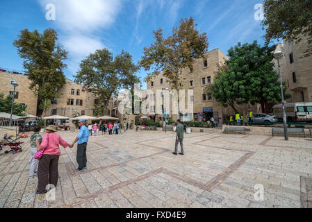 Appartamento case sulla piazza di fronte Hurva sinagoga nel quartiere ebraico della città vecchia di Gerusalemme, Israele Foto Stock