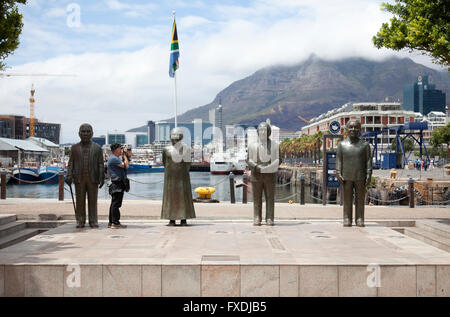 4 statue in Piazza Nobel al V&A Waterfront - Cape Town - Sud Africa Foto Stock