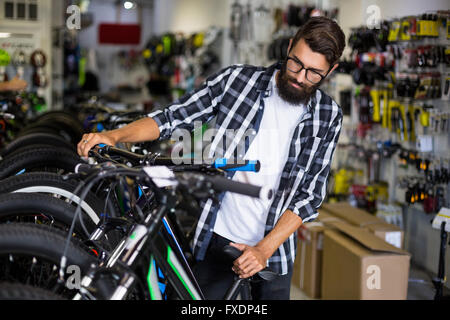 Bike il controllo meccanico di biciclette Foto Stock