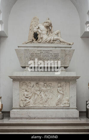 Il cenotafio di Johann Joachim Winckelmann, da Antonio Bosa, 1832 Tempio Nel Lapidario Tergestino, Museo della tomba romana pietre Foto Stock