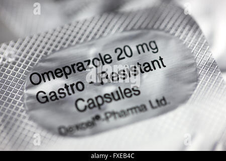 Omeprazolo capsule per la malattia da reflusso gastroesofageo (GERD) Foto Stock