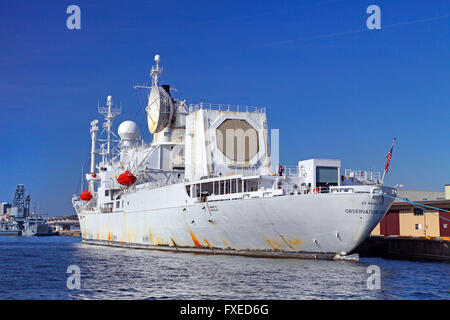 Missile strumentazione gamma nave USNS Isola di osservazione presso il Porto di Yokohama Giappone Foto Stock