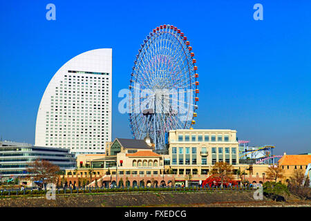 Ruota Gigante Cosmo 21 Orologio e Minato Mirai 21 edifici Yokohama Giappone Foto Stock