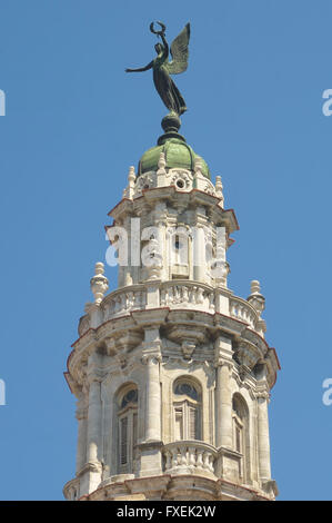 Antica dea greca Nike (conosciuto dai Romani come Victoria o vittoria. Gran Teatro. L'Avana, Cuba Foto Stock