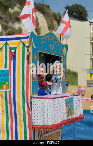 Punzone tradizionale e Judy spettacolo di marionette sul Viking Bay. Broadstairs. Thanet. Kent. In Inghilterra. Regno Unito Foto Stock