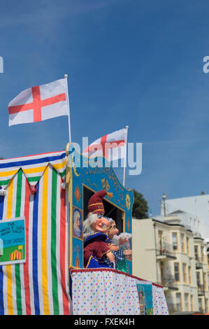 Punzone tradizionale e Judy spettacolo di marionette sul Viking Bay. Broadstairs. Thanet. Kent. In Inghilterra. Regno Unito Foto Stock