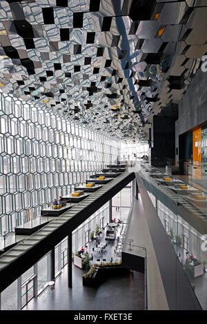 Interno, Harpa Concert Hall e il centro conferenze, Reykjavik, Islanda Foto Stock