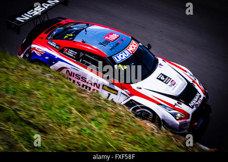 Febbraio 07, 2015 : n. 1 NISMO atleta Programma globale - Nissan GT-R NISMO GT3 pilotato da Rick Kelly / Katsumasa Chiyo (JPN) / Florian Strauss (GER) viene giù per la montagna durante la Liqui-Moly Bathurst 12 ora a monte Panorama circuito nel NSW, Australia Sydney, Australia. 07 Febbraio, 2016. © Hugh Peterswald/Alamy Live News Foto Stock