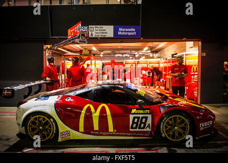 Febbraio 07, 2015 : No 88 McDonald's Maranello Motorsport - Ferrari 458 GT3 pilotato da Mika Salo (FIN) / Toni Vilander (FIN) / Tony D'Alberto / concedere Denyer è rotolato fuori per l'inizio del Liqui Moly Bathurst 12 ora a monte Panorama circuito nel NSW, Australia Sydney, Australia. 07 Febbraio, 2016. © Hugh Peterswald/Alamy Live News Foto Stock