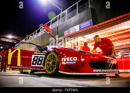 Febbraio 07, 2015 : No 88 McDonald's Maranello Motorsport - Ferrari 458 GT3 pilotato da Mika Salo (FIN) / Toni Vilander (FIN) / Tony D'Alberto / concedere Denyer è rotolato fuori per l'inizio del Liqui Moly Bathurst 12 ora a monte Panorama circuito nel NSW, Australia Sydney, Australia. 07 Febbraio, 2016. © Hugh Peterswald/Alamy Live News Foto Stock