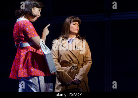 Eseguire il cast "Georgy Girl' durante una anteprima media di "Georgy Girl - I cercatori Musical" tenutosi presso il Teatro di Stato di Sydney il 5 aprile. Georgy Girl segue la storia di Judith Durham, Athol Guy, Keith Potger e Bruce Woodley, dal loro folk e jazz inizi a Melbourne per il loro aumento meteorica al mondo pop celebrità nel '60s, ad oggi. Sydney, Australia. 05 Aprile, 2016. © Hugh Peterswald/Alamy Live News Foto Stock